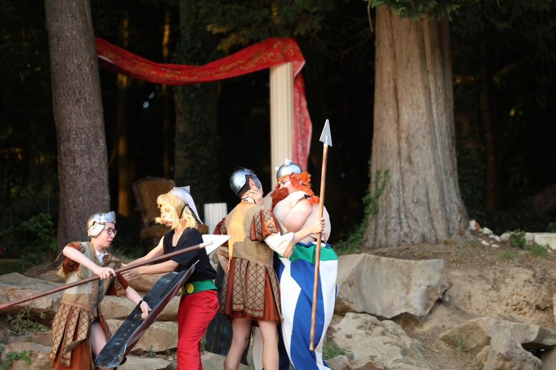 Spectacle en costumes en plein air